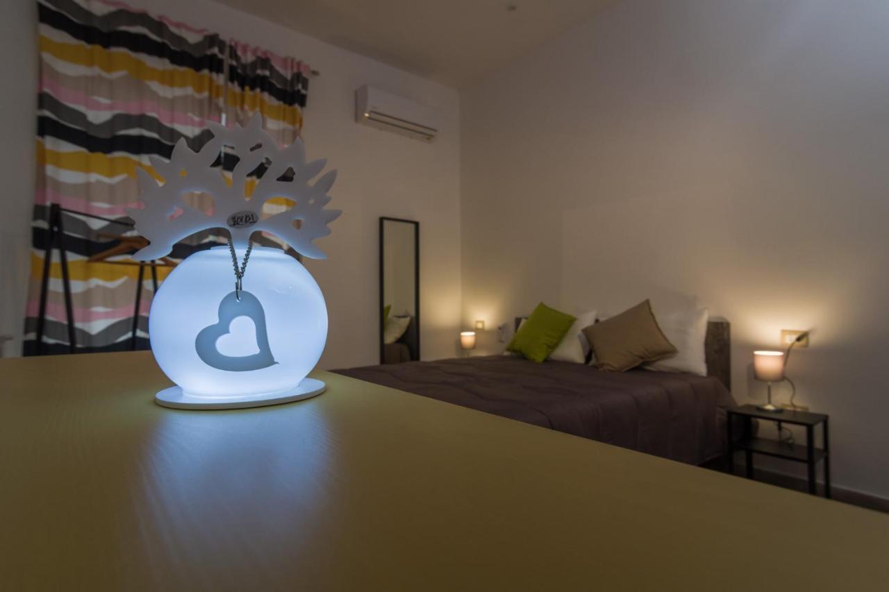 ナポリ Giu Al Centro Bed & Breakfast エクステリア 写真